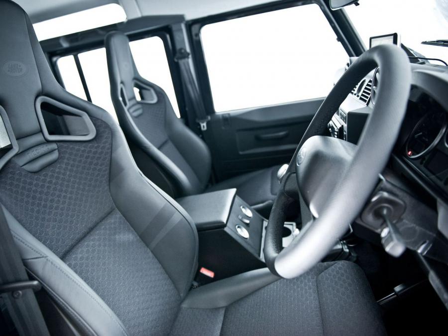  Land Rover Defender 110 SVX RHD 2008 года  (фото 10 из 12)
